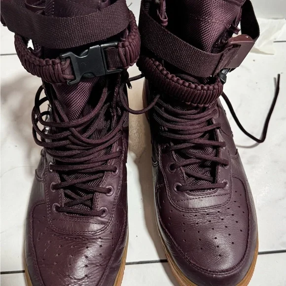 Nike SF Air Force 1 'Deep Burgundy' sneaker. - Picture 2 of 6